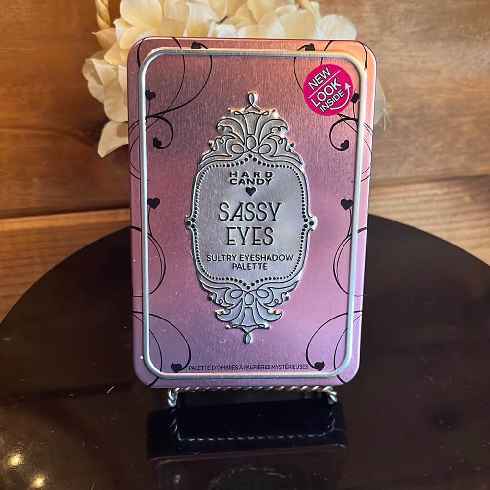 Hard Candy SASSY EYES Sultry Eyeshadow Palette NEW IN TIN - Picture 3 of 7